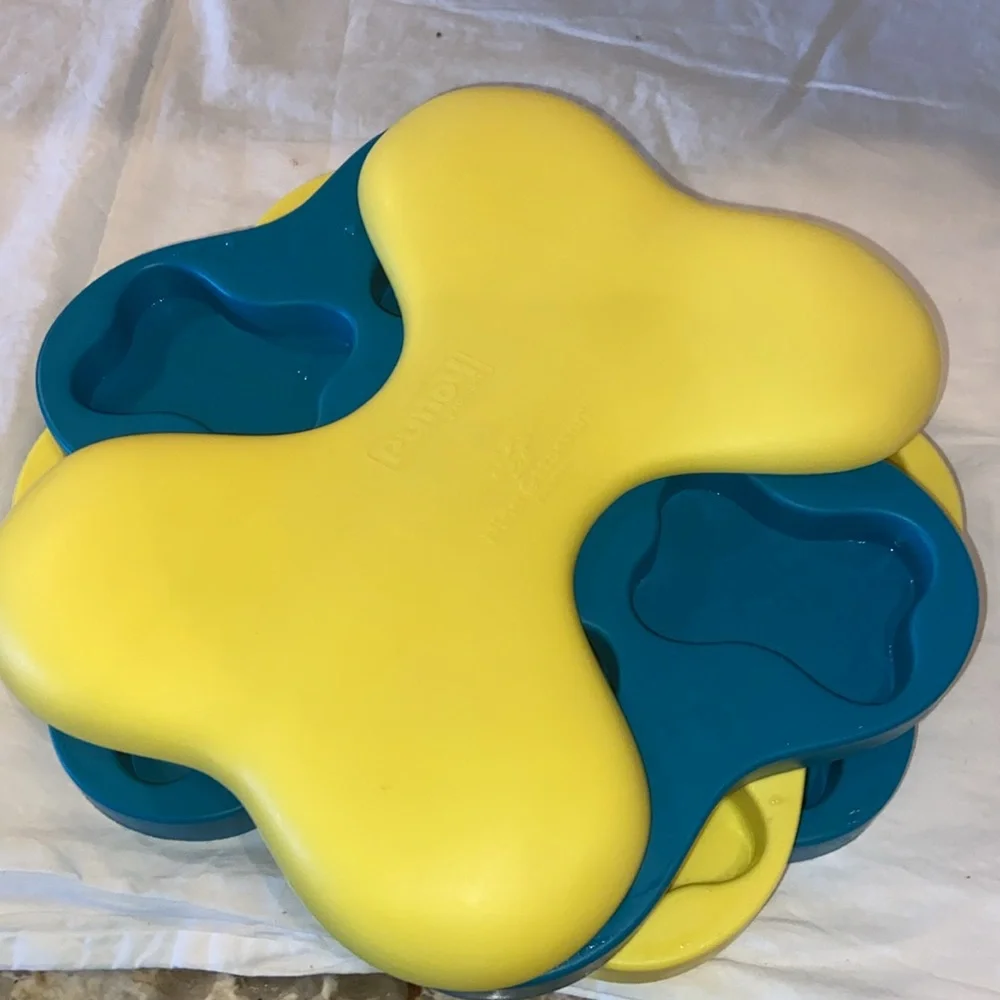 Outward Hound pet treat feeder learning toy
